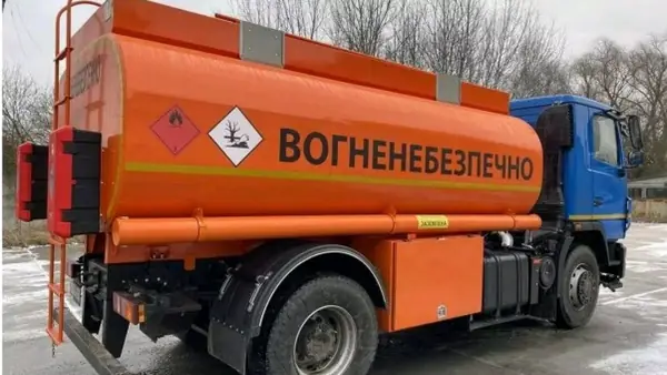 Наклейка «Огнеопасно» велика для борту цистерни, плівка Oracal, ~1,5 м × 18 см